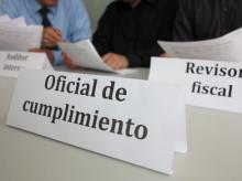 Oficial de cumplimiento y sus amigos para prevenir el LAFT. Imagen Freepik